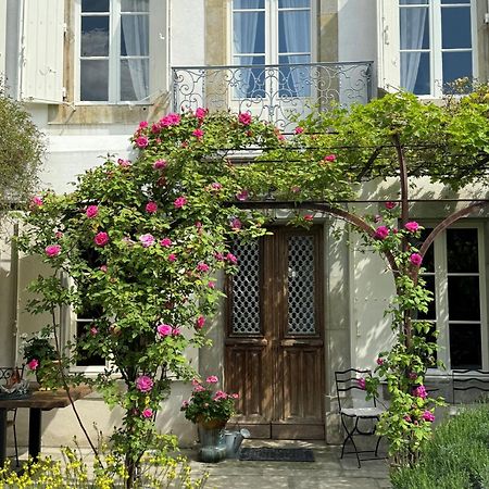 Bed and Breakfast Le Patio Des Senteurs Verzeille Zewnętrze zdjęcie