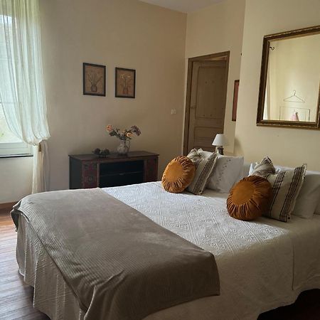 Bed and Breakfast Le Patio Des Senteurs Verzeille Zewnętrze zdjęcie