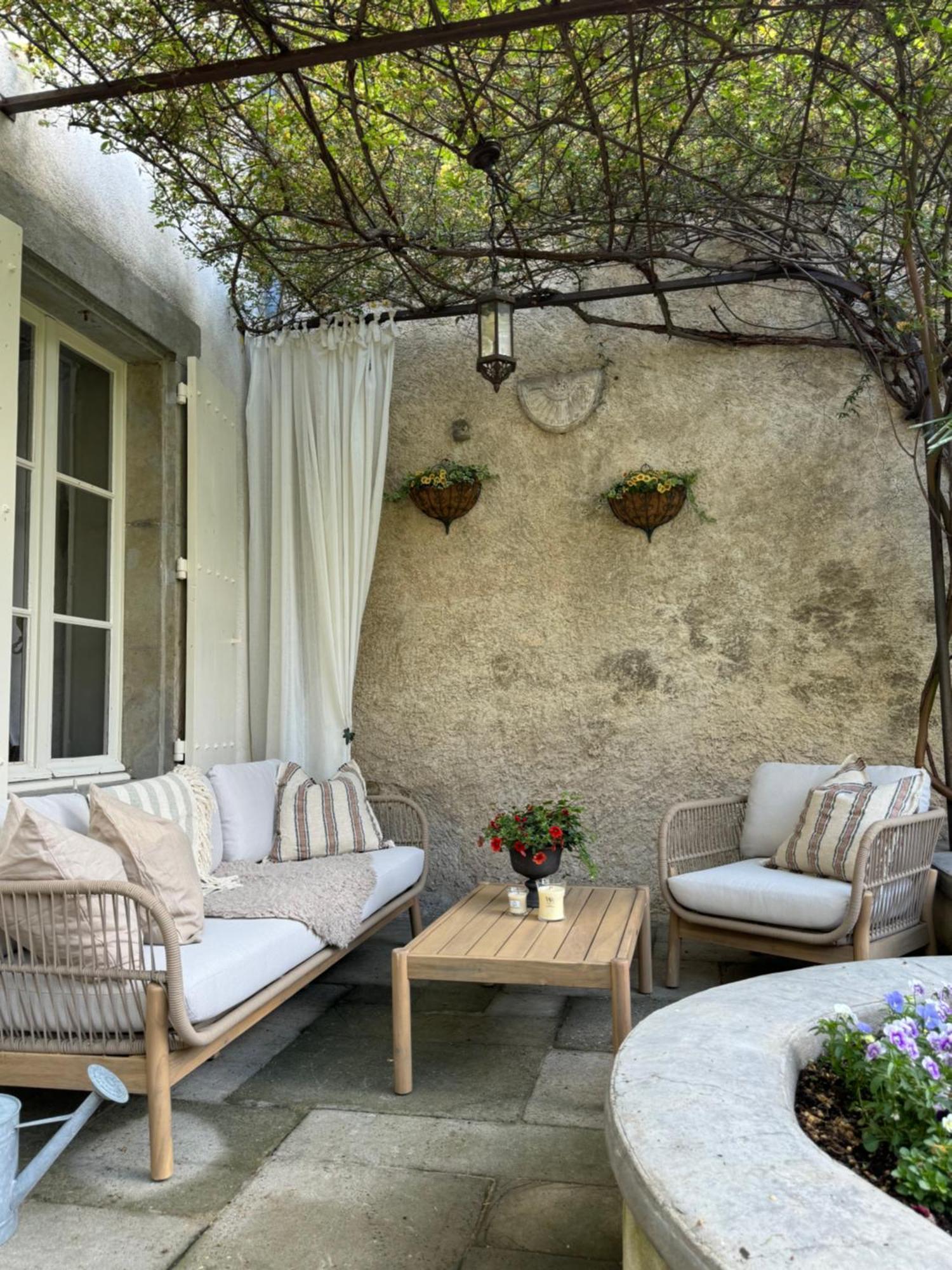Bed and Breakfast Le Patio Des Senteurs Verzeille Zewnętrze zdjęcie