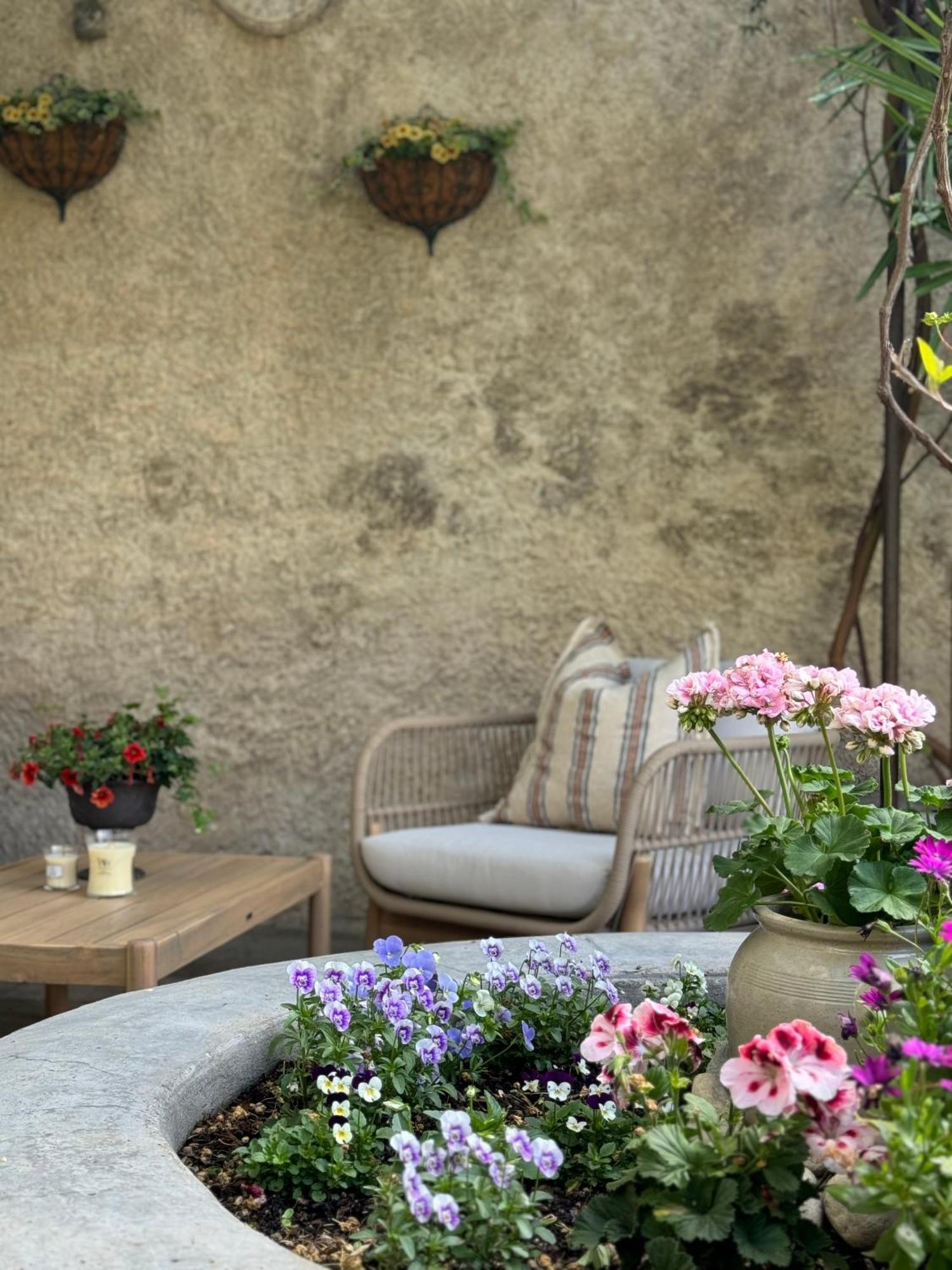 Bed and Breakfast Le Patio Des Senteurs Verzeille Zewnętrze zdjęcie