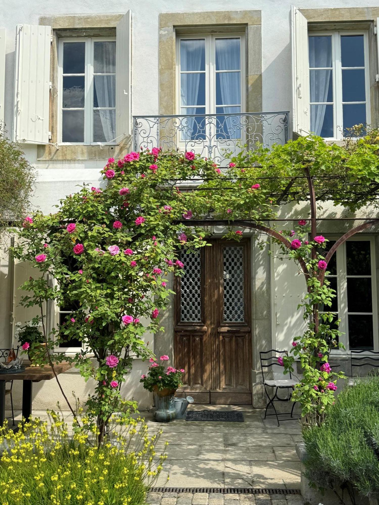Bed and Breakfast Le Patio Des Senteurs Verzeille Zewnętrze zdjęcie